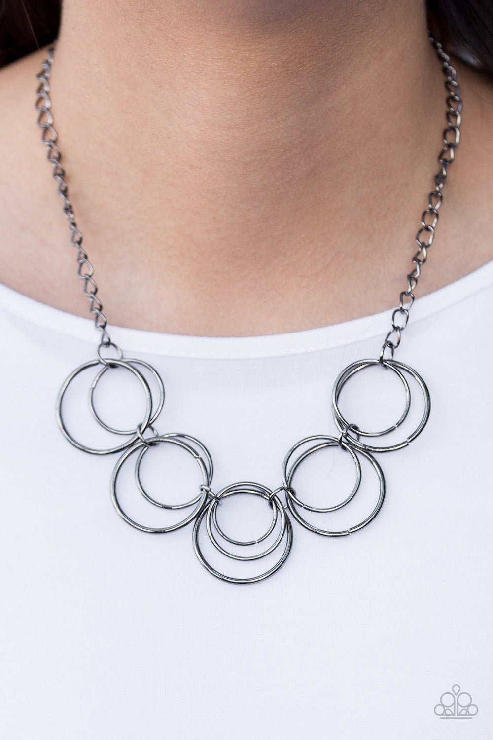 Paparazzi ♥ CIRCLE du Soleil - Black ♥  Necklace