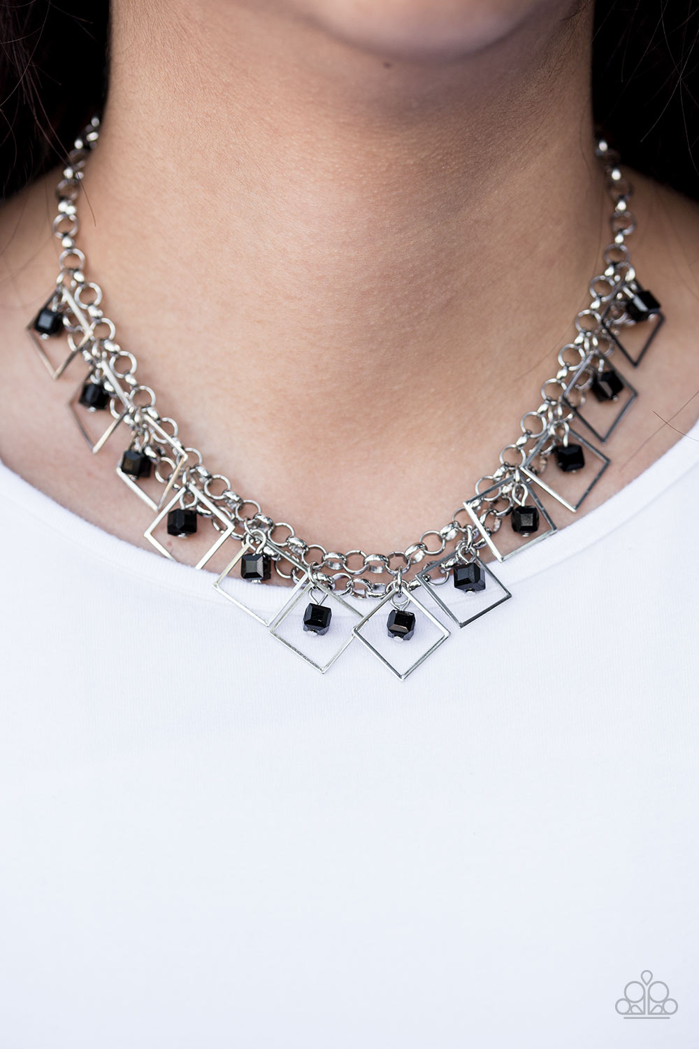Paparazzi ♥ GEO Down In History  - Black ♥  Necklace