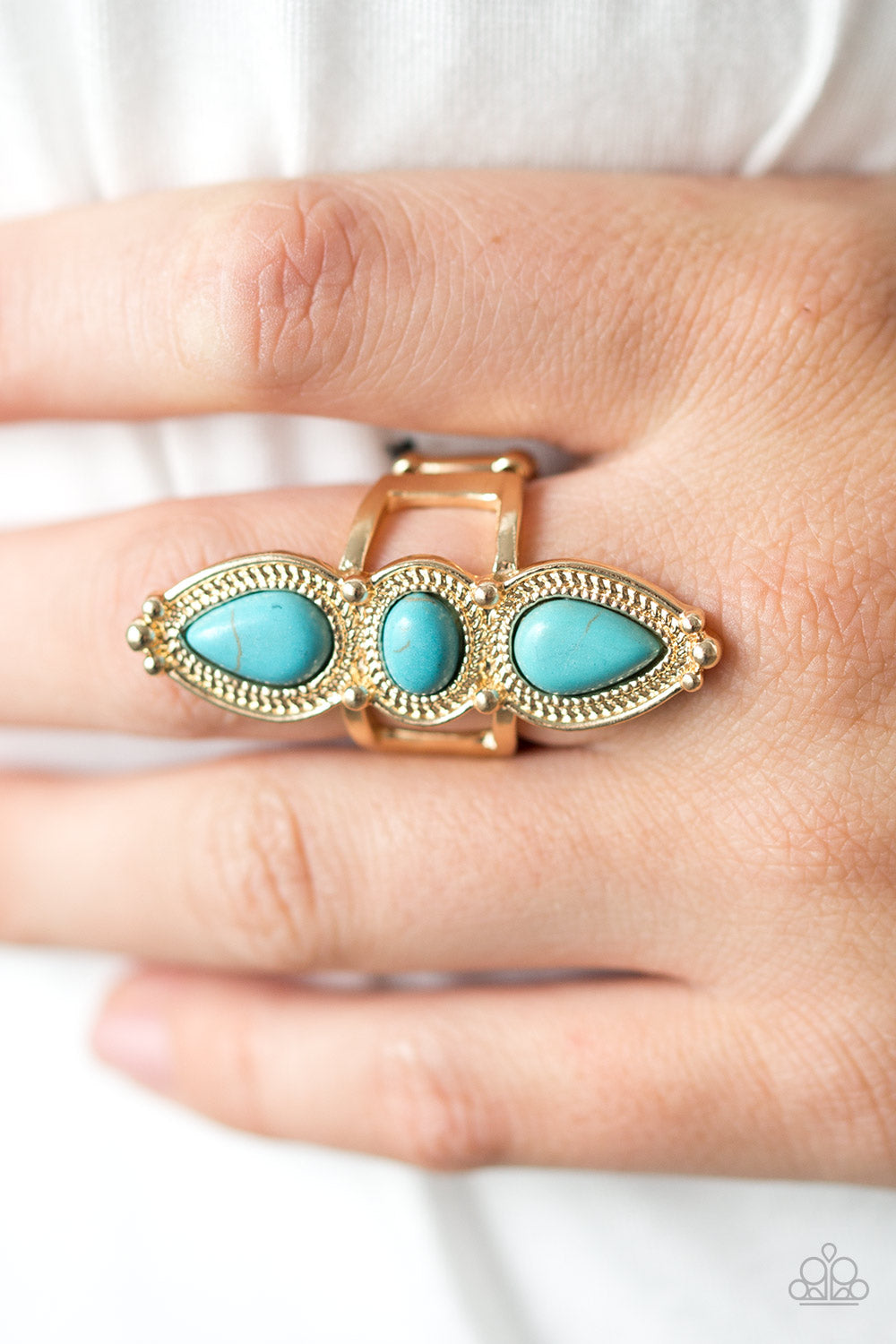 Paparazzi ♥ Calling All Chiefs - Gold ♥  Ring