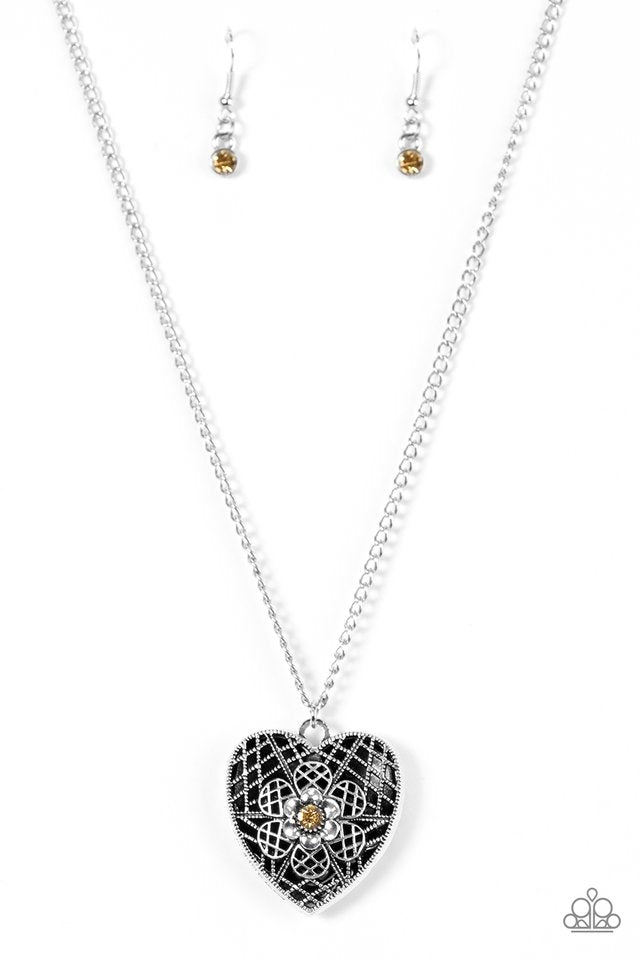 under-locket-and-key-brown-p2wh-bnxx-136xx