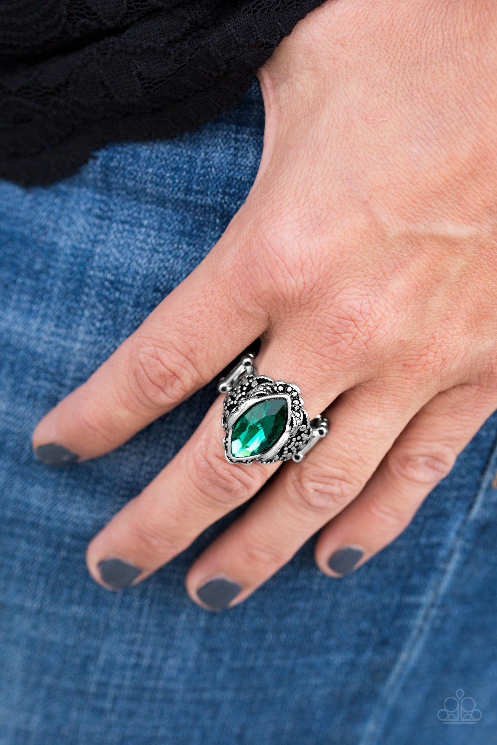 Paparazzi ♥ Queenly Gardens - Green ♥  Ring