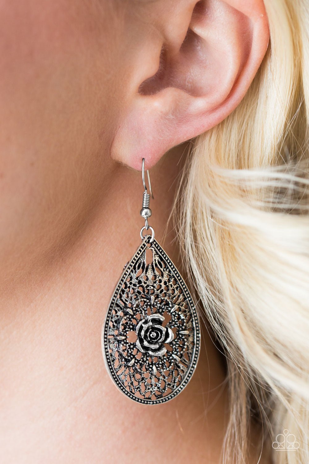 Paparazzi ♥ Santa Rosa Shimmer - Silver ♥  Earrings