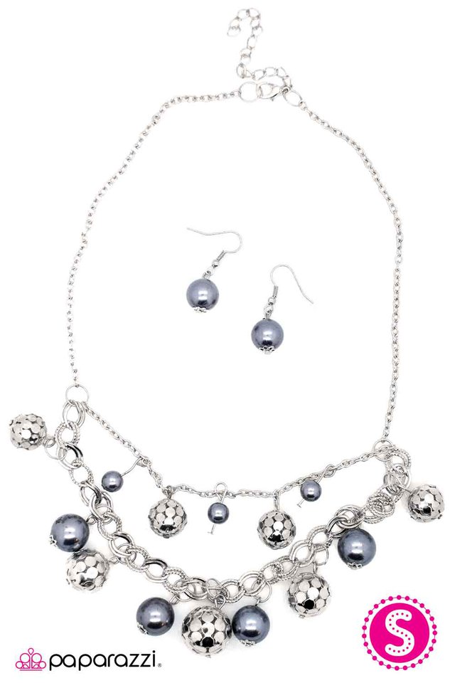 Paparazzi ♥ Leave Me Breathless - Silver ♥ Necklace