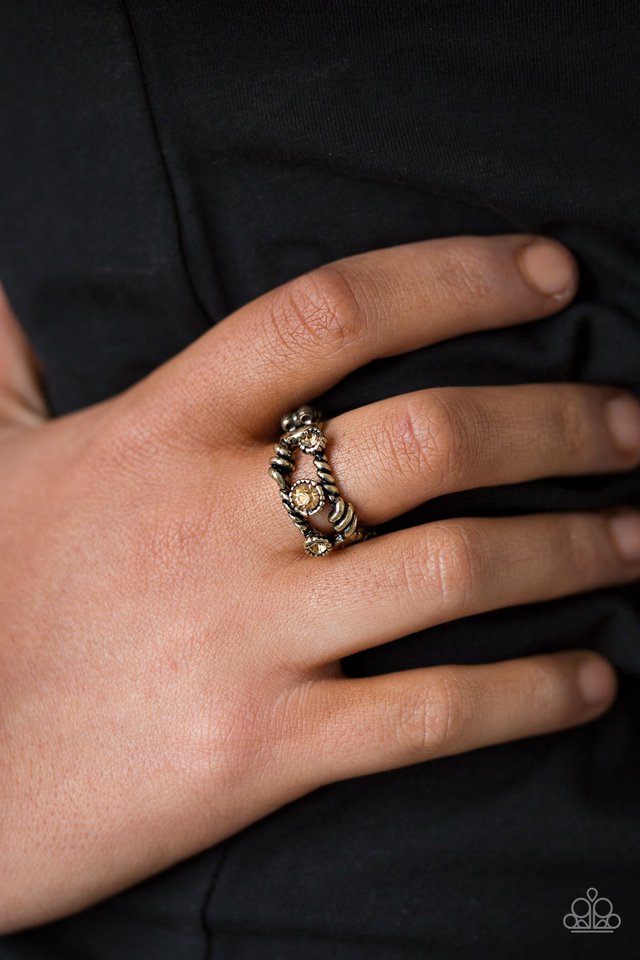 Paparazzi ♥ Runways and Rhinestones - Brass ♥ Ring