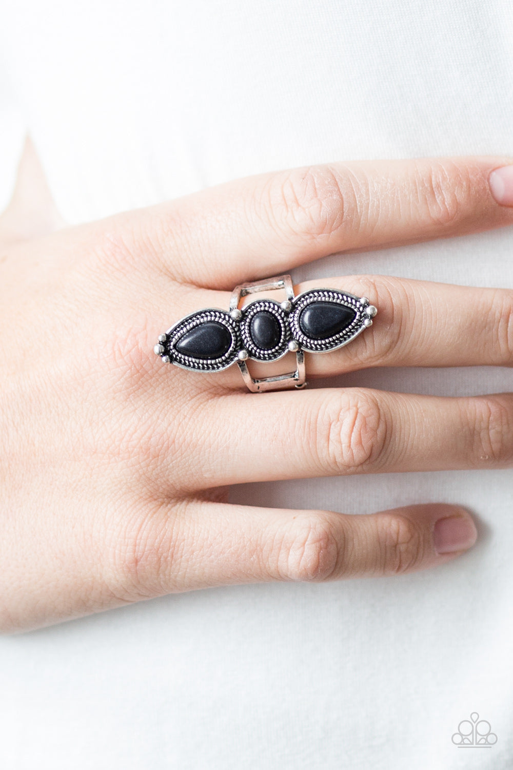 Paparazzi ♥ Calling All Chiefs - Black ♥  Ring