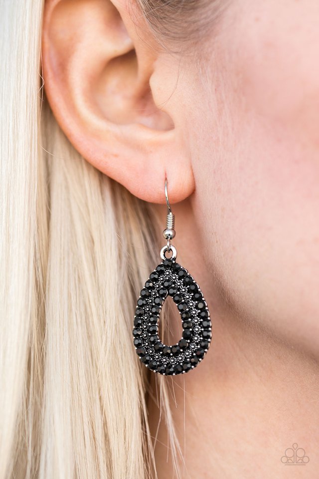 Paparazzi ♥ Make A GLAM Out Of You - Black ♥ Earrings
