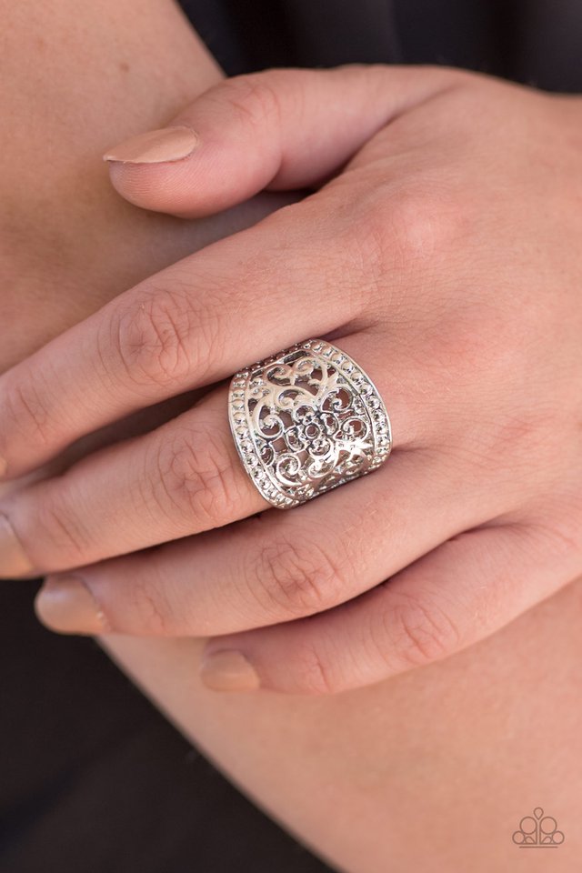 Paparazzi ♥ Floral Finale - Silver ♥ Ring