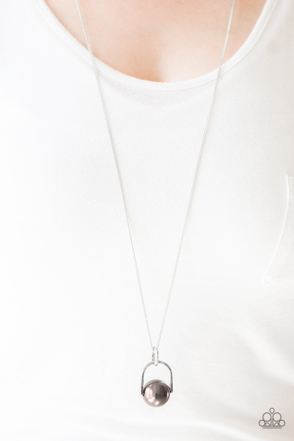 Paparazzi ♥ Dramatically Diva - Silver ♥  Necklace