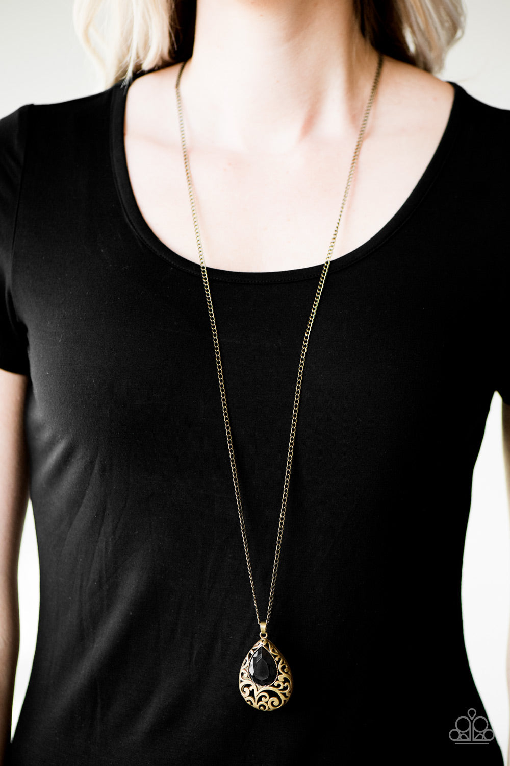 Paparazzi ♥ Voguish Vanity - Brass ♥  Necklace
