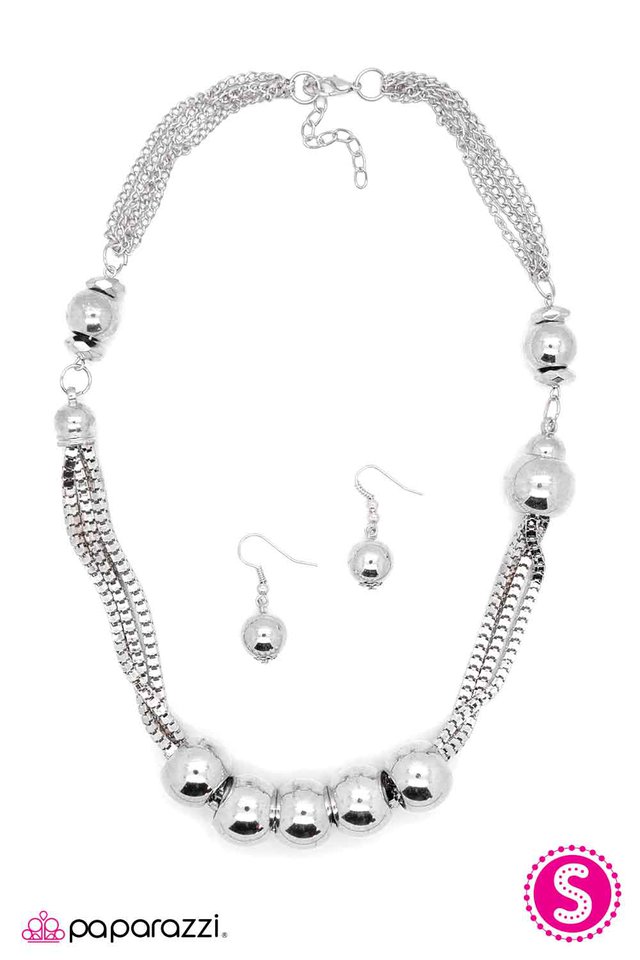 Paparazzi ♥ Nowhere I Would Rather Be - Silver ♥ Necklace