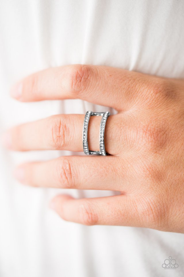 Paparazzi ♥ Surrender The Sparkle - White ♥ Ring