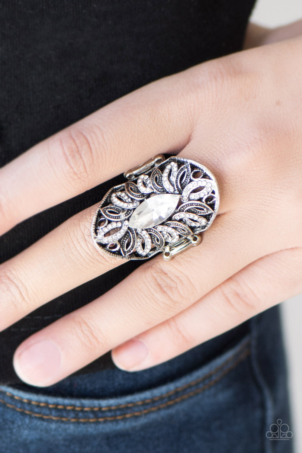 Paparazzi ♥ Royal Essence - White ♥  Ring