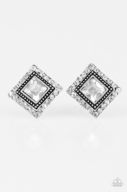 let-me-entertain-you-white-post-p5po-wtxx-087xx