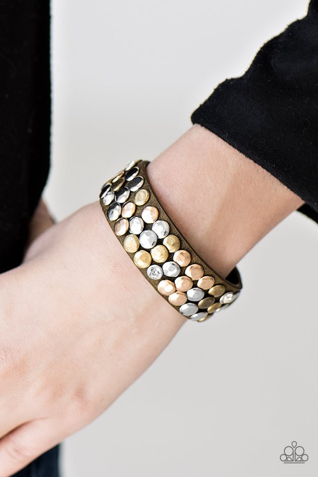 Paparazzi ♥ Dont Step On A Crack... - Green ♥ Bracelet