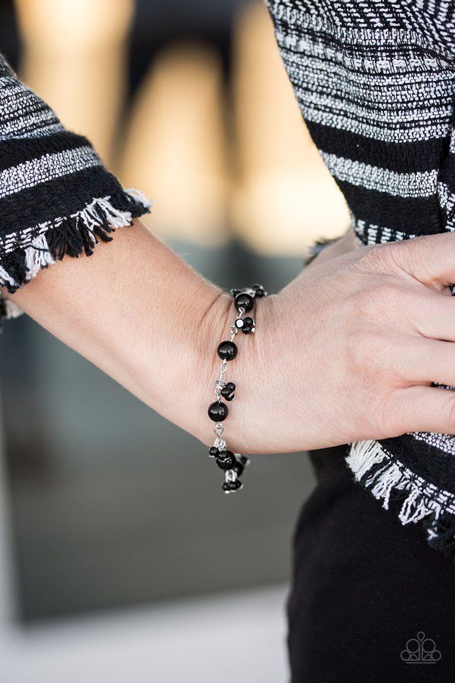Paparazzi ♥ Posh In Pearls - Black ♥ Bracelet