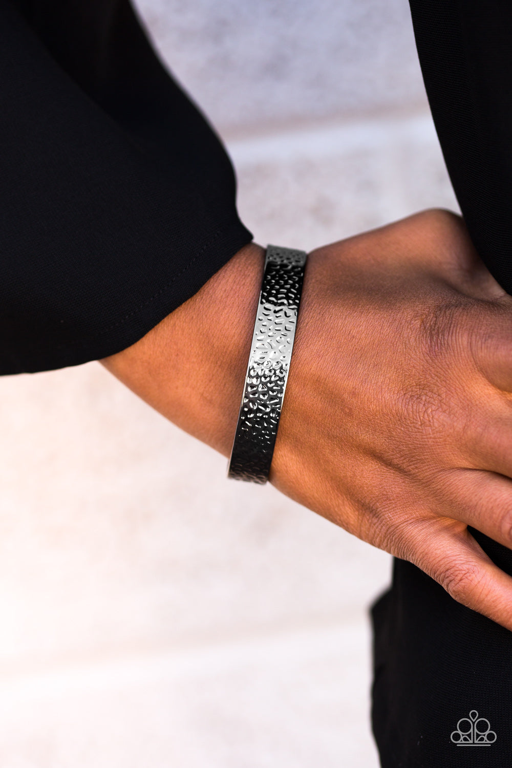 Paparazzi ♥ Hammer Away - Black ♥  Bracelet