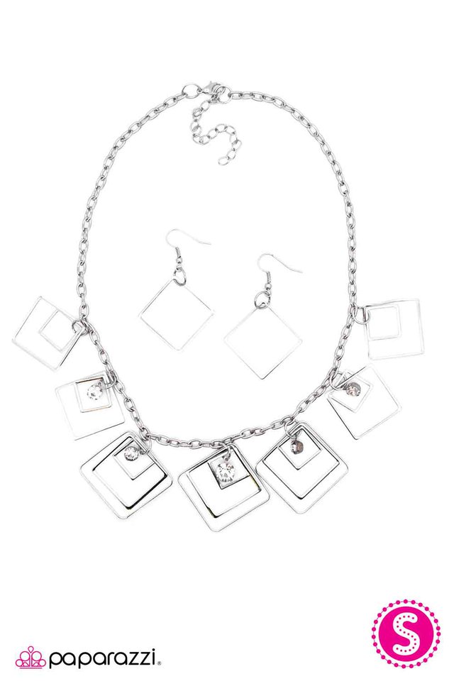 Paparazzi ♥ Tipping Point - Silver ♥ Necklace