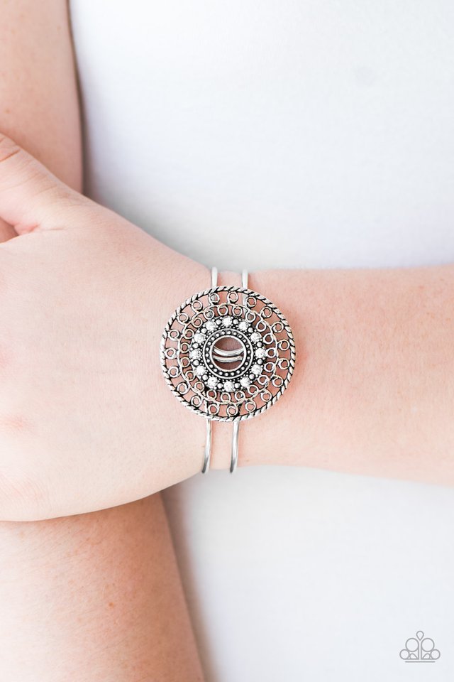 Paparazzi ♥ If Theres A WHEEL, Theres A Way - White ♥ Bracelet