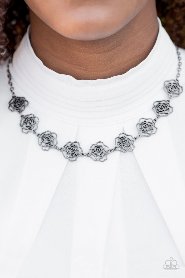 Paparazzi ♥ Fleur de Flirt - Black ♥ Necklace