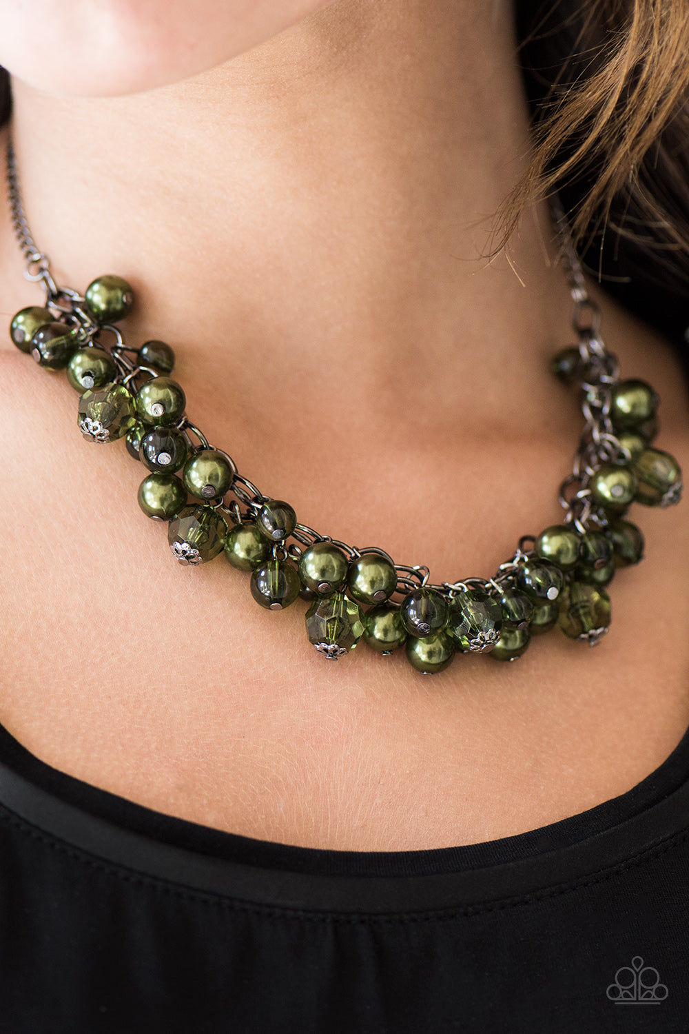 Paparazzi ♥ Time To RUNWAY - Green ♥  Necklace