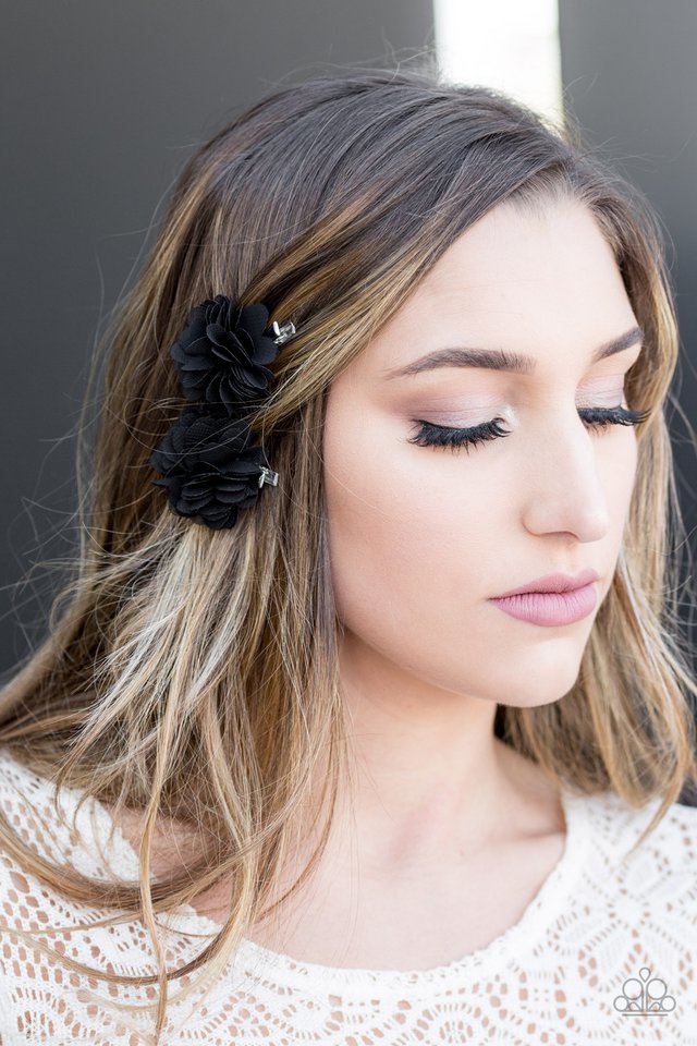 Paparazzi ♥ Glam For All Seasons - Black ♥ Hair Clip