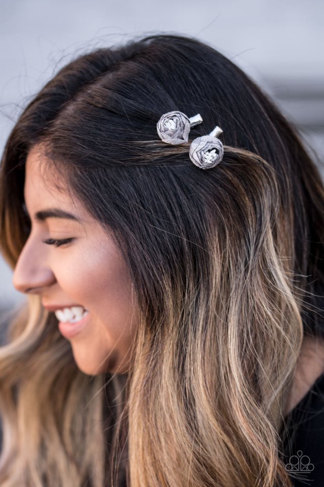 Paparazzi ♥ Winter Flowers - Silver ♥ Hair Clip
