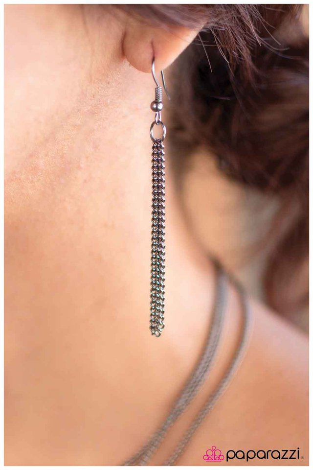 Paparazzi ♥ Subtle Sophistication - Gunmetal ♥ Necklace