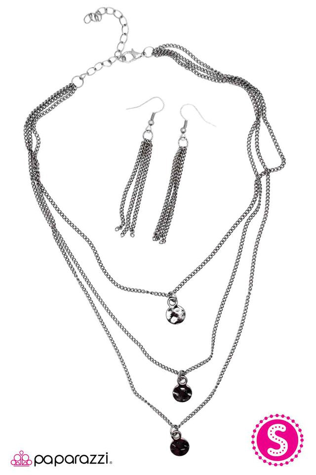 Paparazzi ♥ Subtle Sophistication - Gunmetal ♥ Necklace