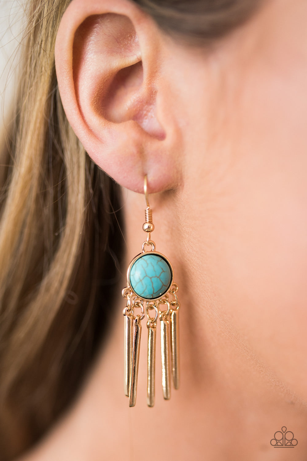 Paparazzi ♥ Western Melody - Gold ♥  Earrings