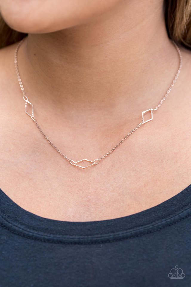 Paparazzi ♥ Dangerously Dainty - Rose Gold ♥ Necklace