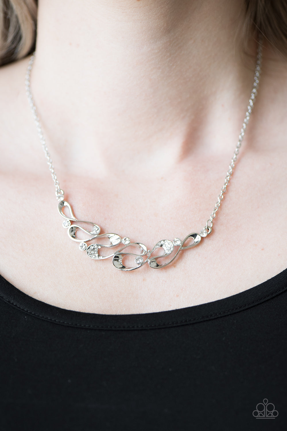 Paparazzi ♥ Easy Money - White ♥  Necklace