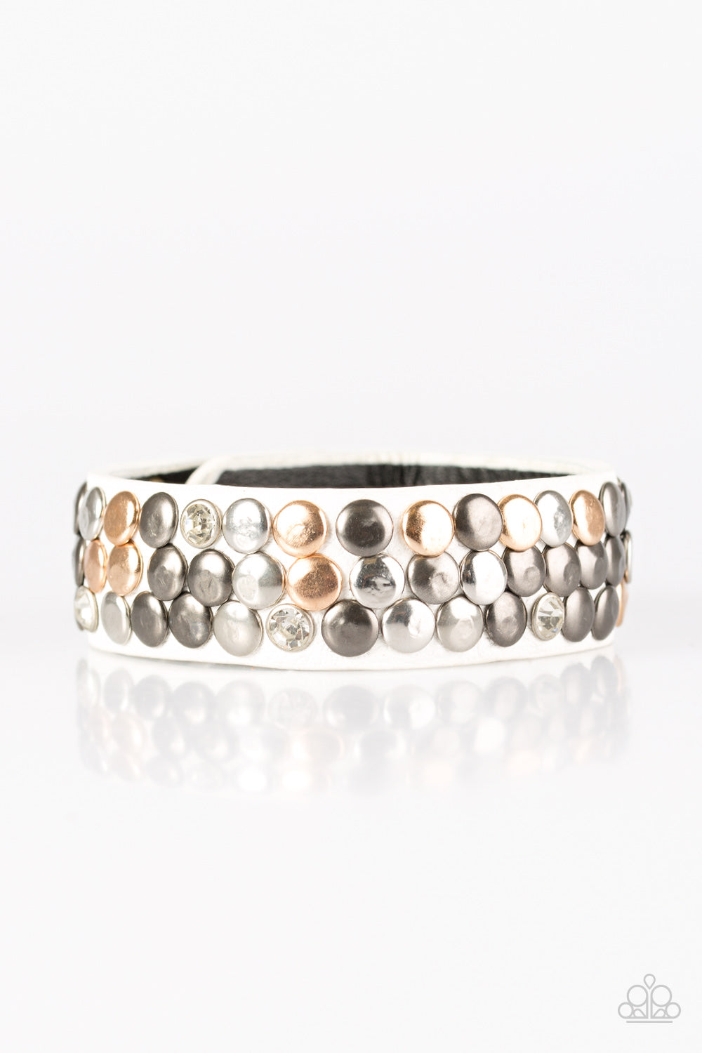 dont-step-on-a-crack-white-p9ur-wtxx-024xx