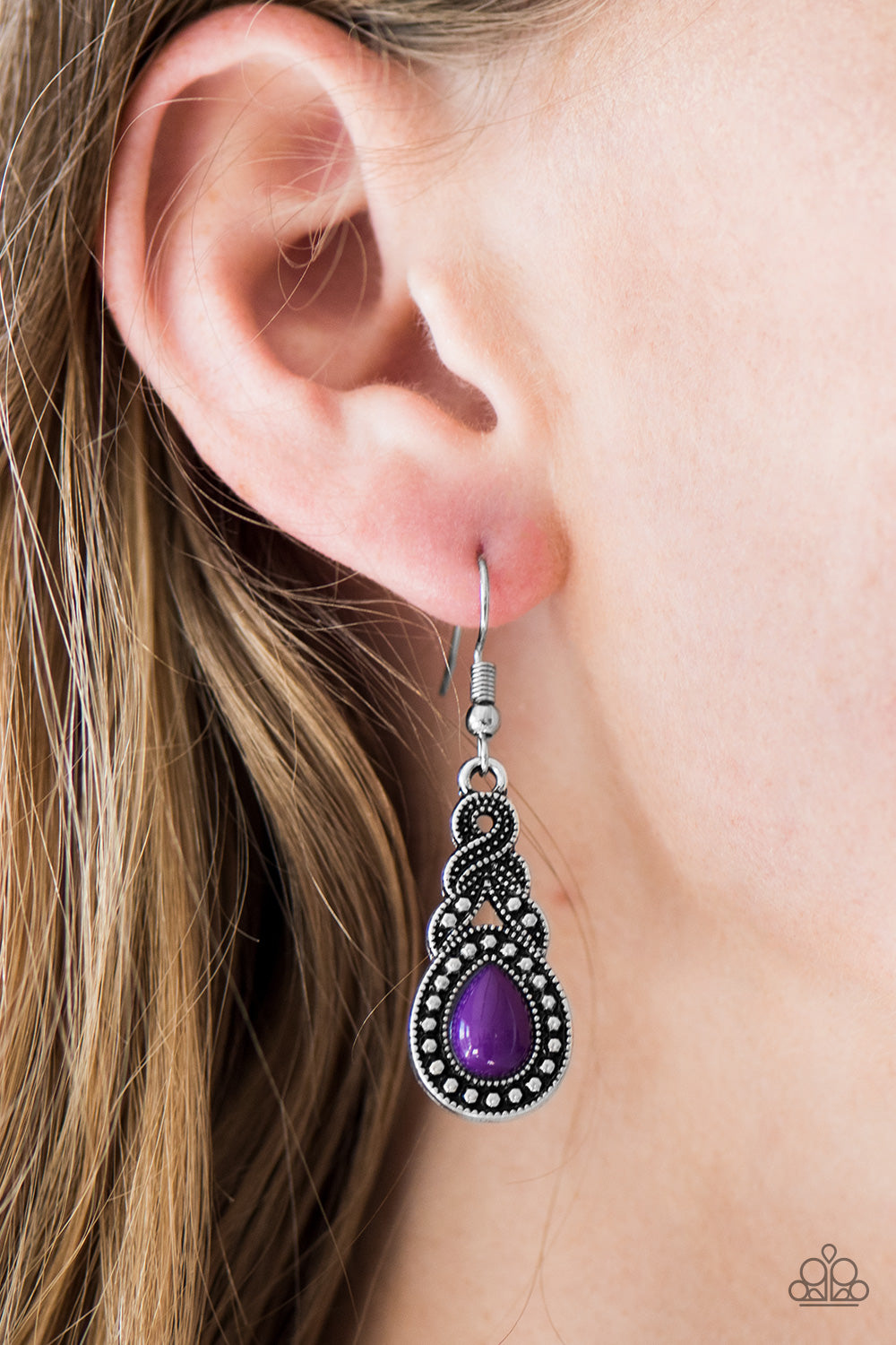 Paparazzi ♥ Looking Suave - Purple ♥  Earrings