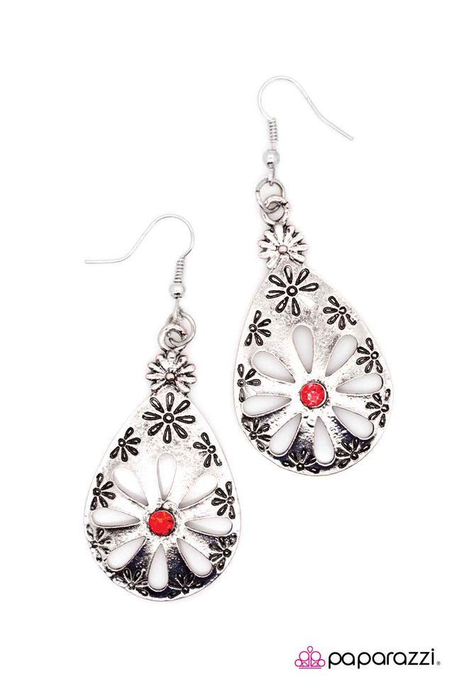 Paparazzi ♥ Daisy Chain - Red ♥ Earrings