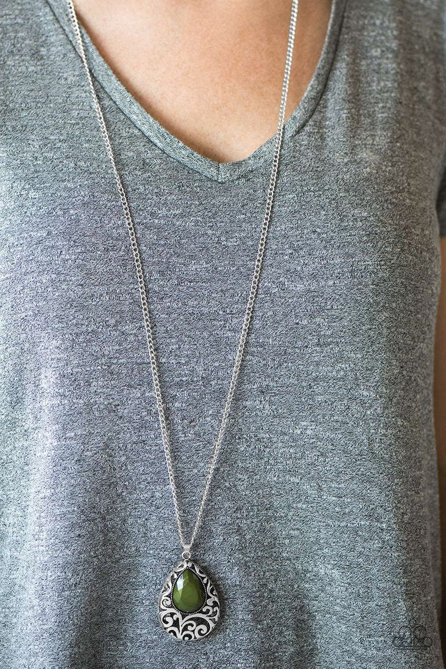 Paparazzi ♥ Voguish Vanity - Green ♥ Necklace