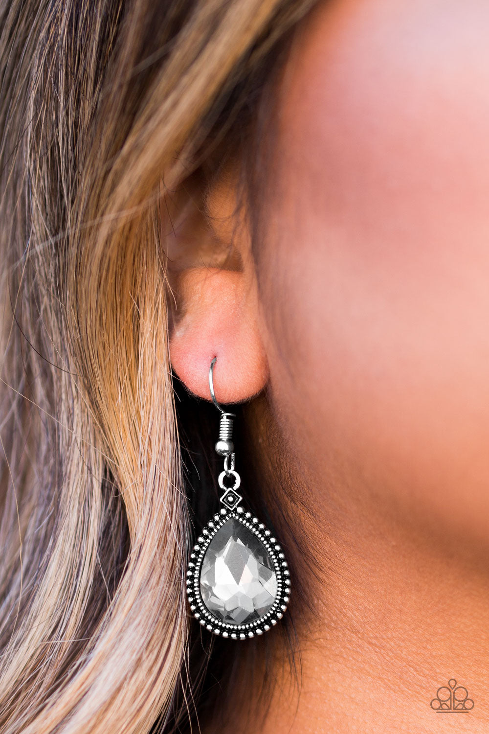 Paparazzi ♥ Talk Of The THRONE - Silver ♥  Earrings