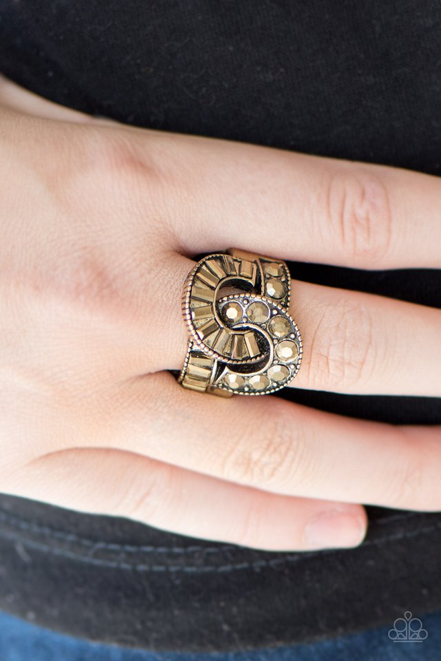 Paparazzi ♥ The Victor - Brass ♥ Ring
