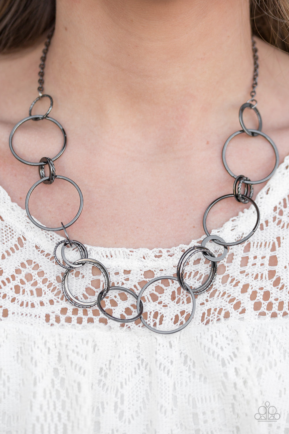 Paparazzi ♥ Follow The RINGLEADER - Black ♥  Necklace