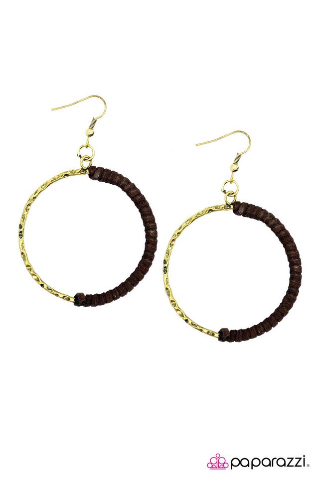 Paparazzi ♥ Keep it Under Wraps - Brass ♥ Earrings