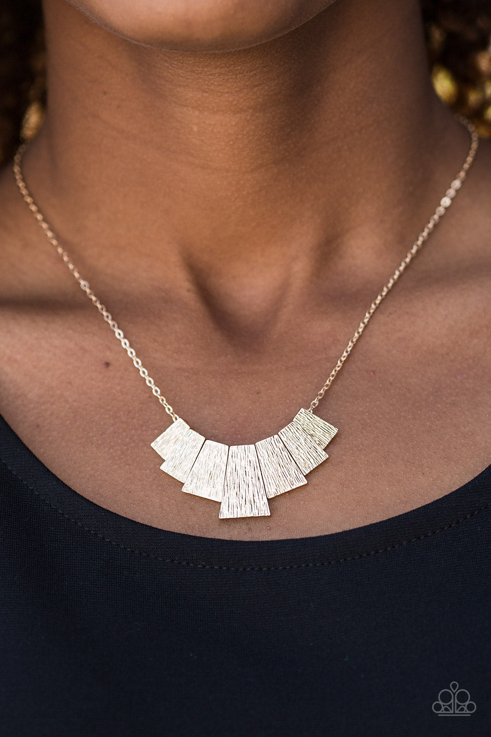 Paparazzi ♥ Cry Wolf - Gold ♥  Necklace