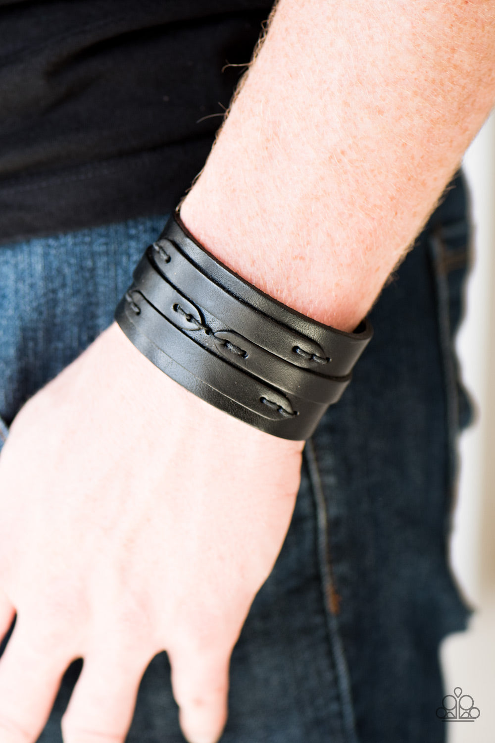 Paparazzi ♥ Cut A RUGGED - Black ♥  Bracelet
