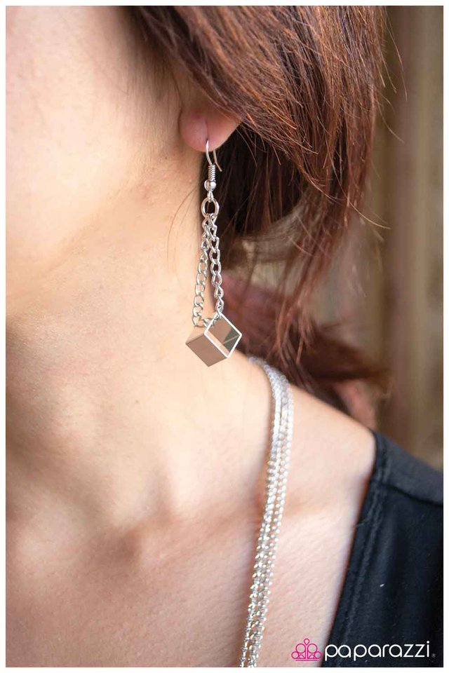 Paparazzi ♥ All Squared Away - Silver ♥ Necklace