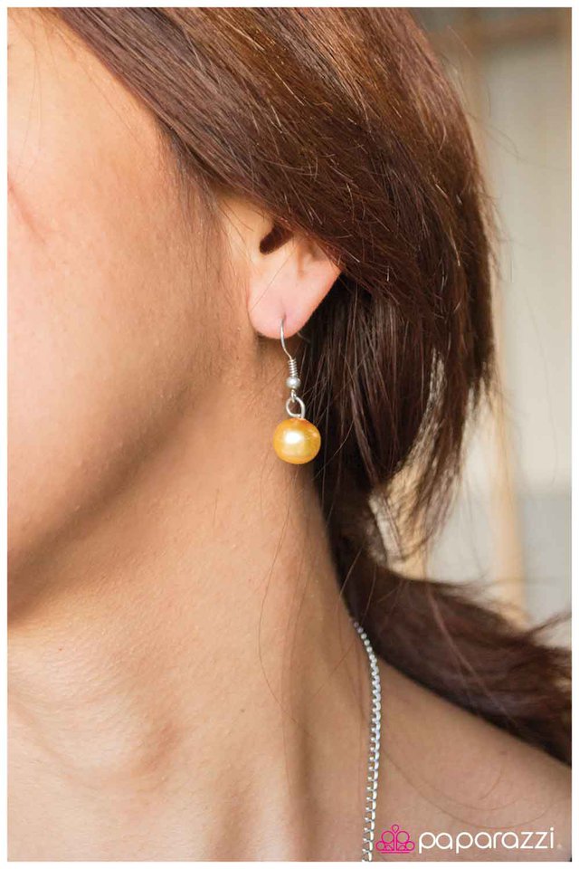 Paparazzi ♥ Warm Me Over - Yellow ♥ Necklace