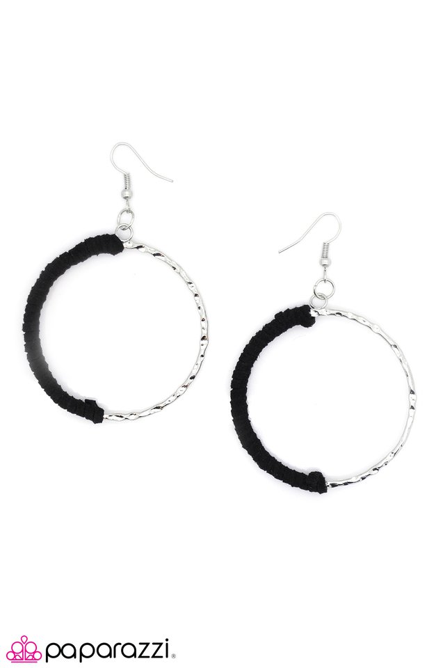 Paparazzi ♥ Keep It Under Wraps - Black ♥ Earrings