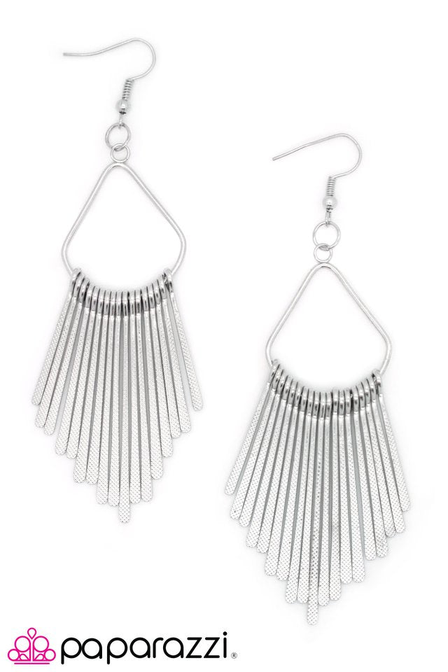 Paparazzi ♥ Crescendo - Silver ♥ Earrings