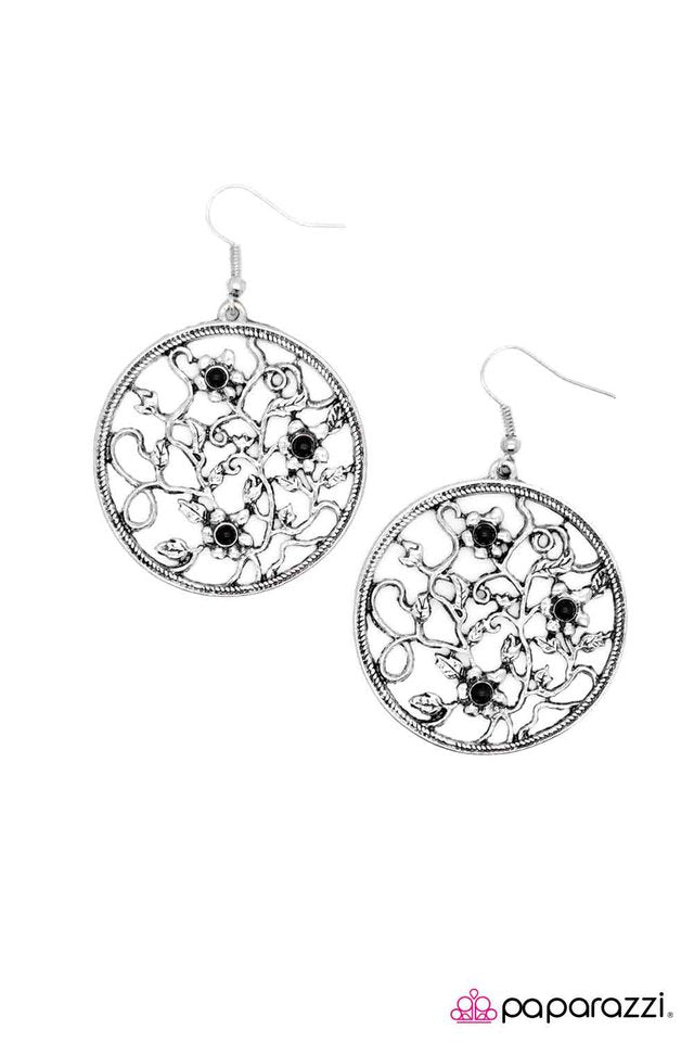 Paparazzi ♥ An Enchanted Forest - Silver ♥ Earrings