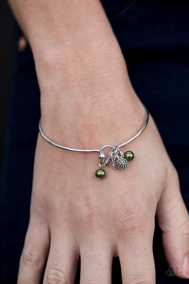 Paparazzi ♥ Classy Chic - Green ♥ Bracelet