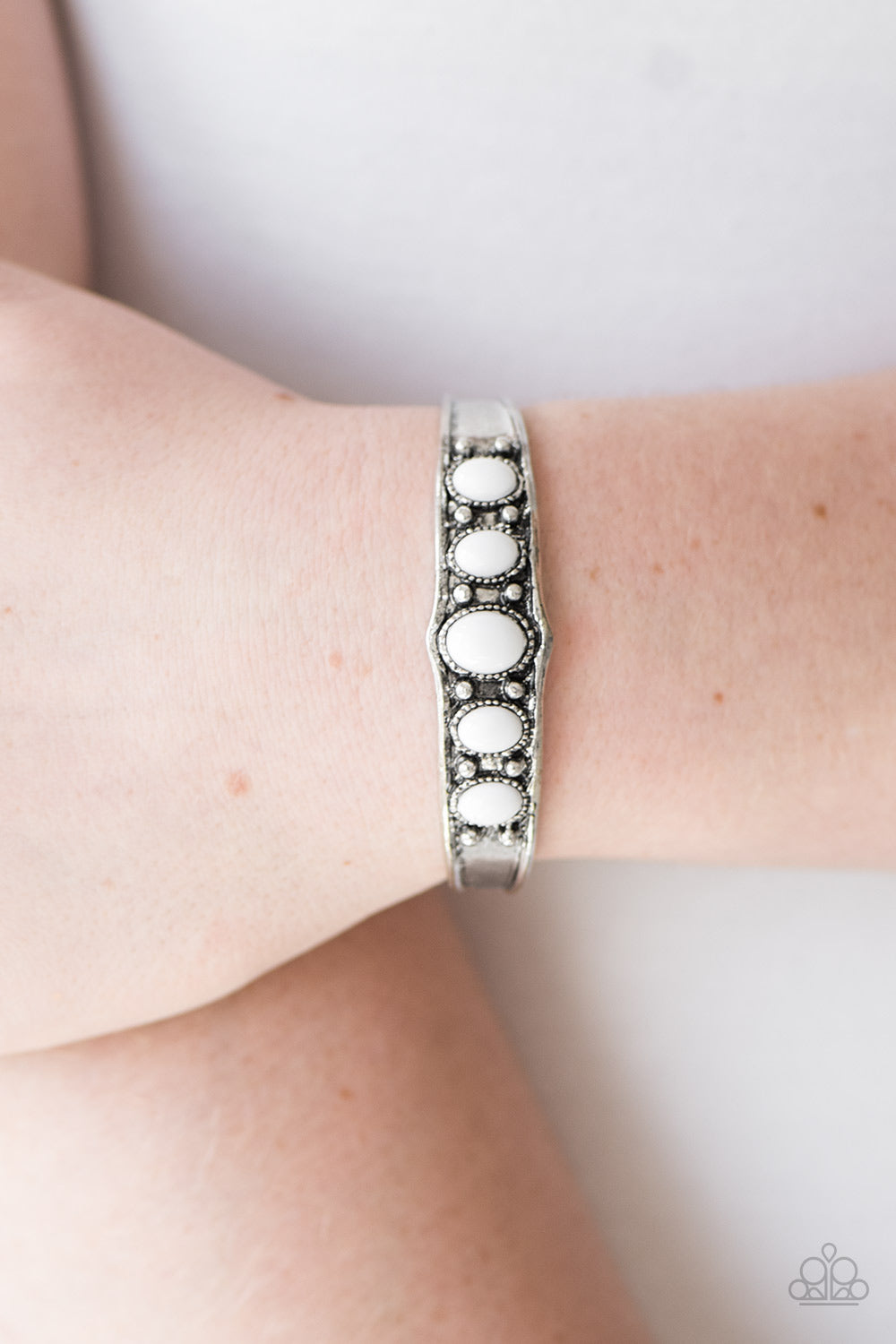 Paparazzi ♥ Highlander - White ♥  Bracelet