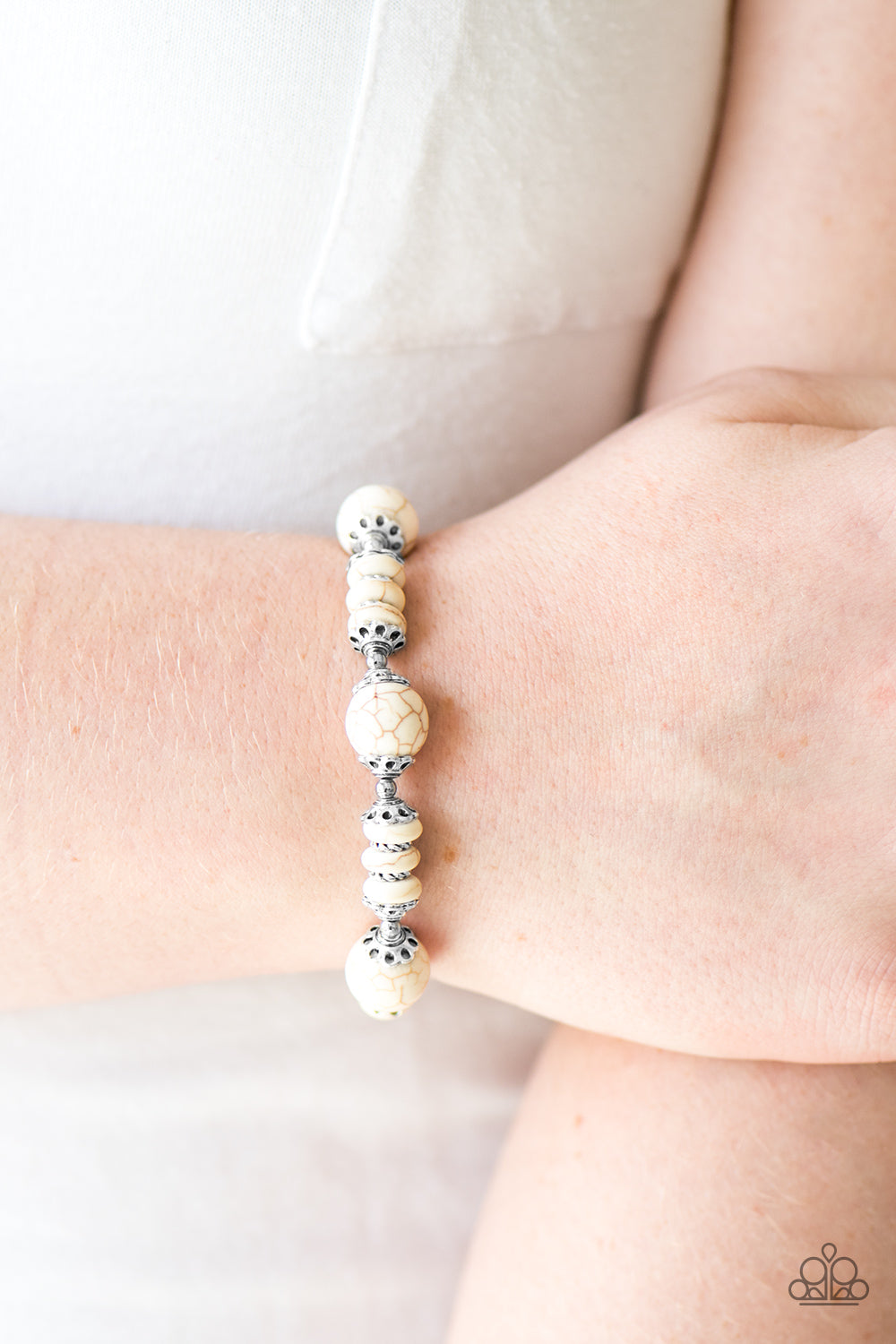 Paparazzi ♥ Desert Hills - White ♥  Bracelet
