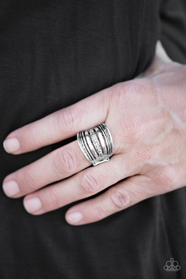 Paparazzi ♥ Paramount Shimmer - Silver ♥ Ring